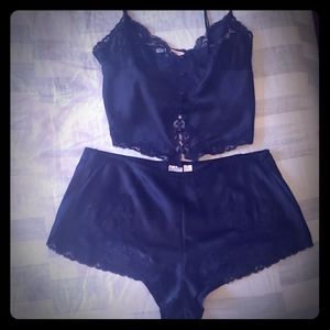 Victoria Secrets black lace silk nitey Sz M
